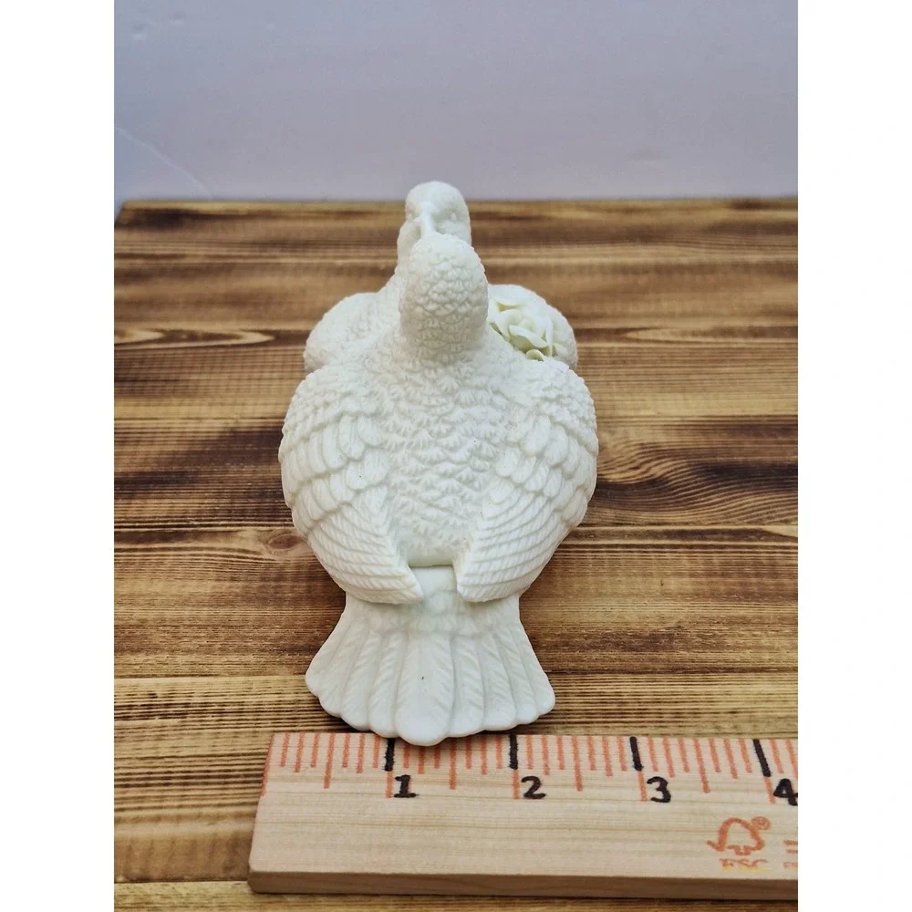 Trinket Box w/ Nesting Love Doves &‎ Flowers On Lid Jewelry Holder